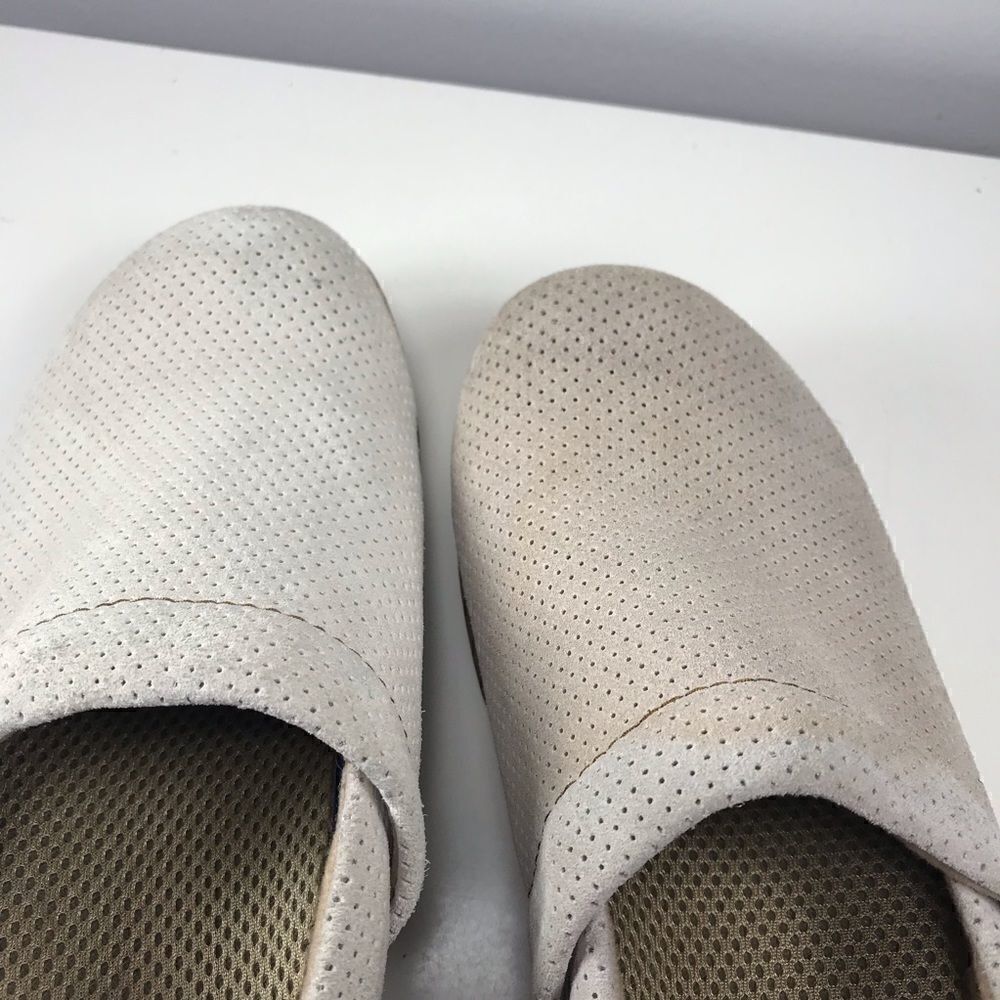 b. ø. c. Slip on Clogs - Picture 5 of 8